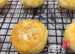 Illustration of how to make meat floss cakes 14