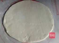 Illustration of how to make crispy green onion pancake 2