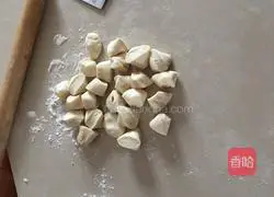 Illustration of how to make cabbage, mushrooms and pork dumplings 2