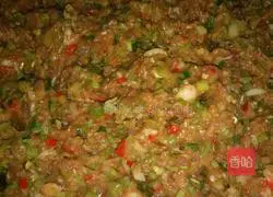 Illustration of how to make celery and pork dumplings 1