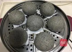 Illustration of how to make milky black sesame steamed buns 8