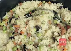 Illustration of home-style braised sausage rice 16