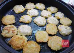 Illustration of how to make white radish and corn egg pancakes 9