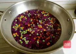 Illustration of how to make colorful egg fried rice 4