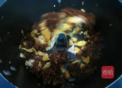 Laoganma's lard and egg fried rice recipe illustration 7