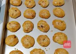 Illustration of how to make walnut and red date cakes 15