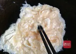 Illustration of how to make egg fried rice 7