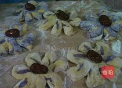 Illustration of how to make Sunflower Steamed Buns 12