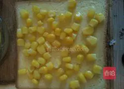 Illustration of how to make corn cheese sandwich 8