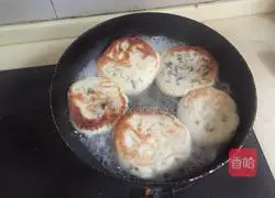 Illustration of how to make pickle pancakes 5