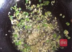 Illustration of how to make shredded pork noodles 8