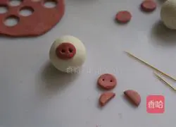 Illustration of how to make Little Pig Red Bean Paste Rice Balls 11