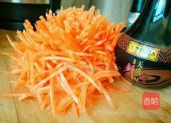 Illustration of how to make carrot, bacon and egg pancakes 1