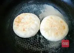 Flat pancakes Illustration of how to do it 12