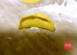 Illustration of how to make corn and pork dumplings 14