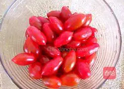 Scrambled eggs with cherry tomatoes Illustration of how to make noodles 2