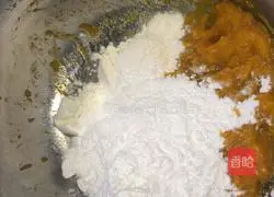 Illustration of how to make pumpkin pie with red bean filling 3