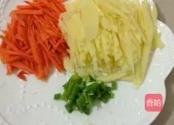 Illustration of how to make carrot and potato cakes 2