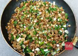 Illustration of how to make braised pork buns with mushrooms 6