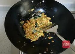 Illustration of how to make carrot and egg fried rice 6