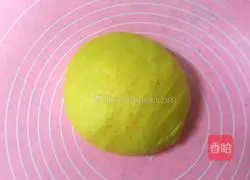 Illustration of how to make old pumpkin steamed buns 6