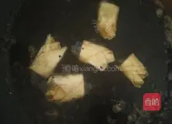 Crispy fried wonton wrappers Illustration of how to do it 10