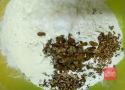 Illustration of how to make Eight Treasures Steamed Buns 1 