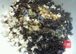 Illustration of how to make mushroom and tofu stuffed buns 4