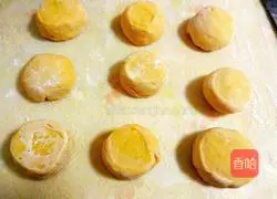 Illustration of how to make pumpkin pattern steamed buns 10