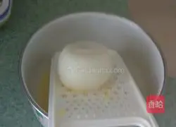 Illustration of how to make pan-fried potato pancakes 3