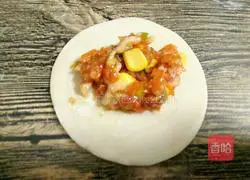 Illustration of how to wrap crescent-shaped dumplings 4