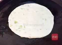Illustration of how to make crispy egg-filled pancakes 7
