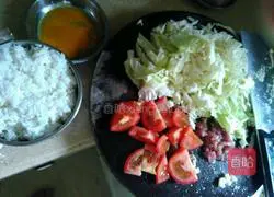 Illustration of how to make tomato and egg fried rice 1