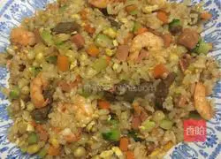 Illustration of how to make the unique eight-treasure fried rice 2