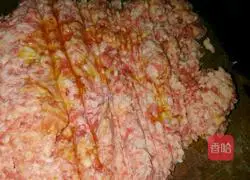 Illustration of how to make mutton and radish dumplings 7