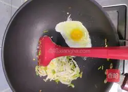 Illustration of how to make egg fried rice 4