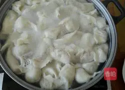 Illustration of how to make dumplings stuffed with lotus root 9