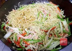 Illustration of how to make Tianyuan fried noodles 11