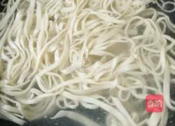 Illustration of how to make fried noodles with shredded pork 4