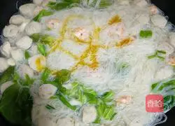 Illustration of how to make seafood rice noodles 7