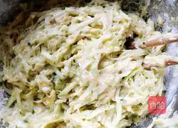 Illustration of how to make gourd egg pancake 8