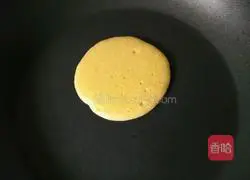 Illustration of how to make egg and milk pancakes 3