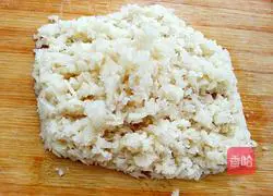 Illustration of how to make lotus root and meat dumplings 6