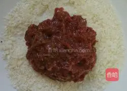 Illustration of how to make lettuce and beef patties 4