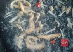 Illustration of how to make shredded chicken wontons 7