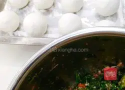 Illustration of making shepherd's purse meat glutinous rice balls 5