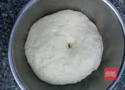 Illustration of how to make secret milk-flavored steamed buns 7