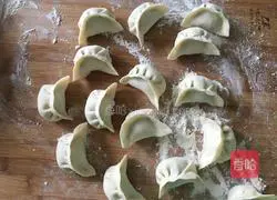 Illustration of how to make coriander stuffed dumplings 10