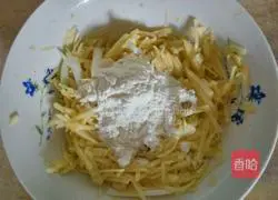 Illustration of how to make potato pancakes 5