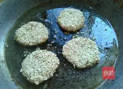 Illustration of how to make pan-fried potato patties 8